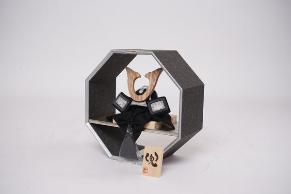 一秀作 木目込兜黒