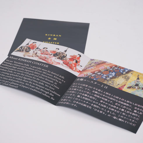 日本語と英語の解説書が付属しています。