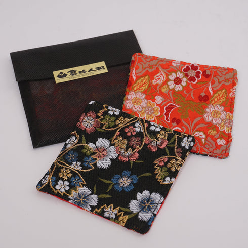 不織布の贈答用パッケージ付きでお土産にもぴったりです。