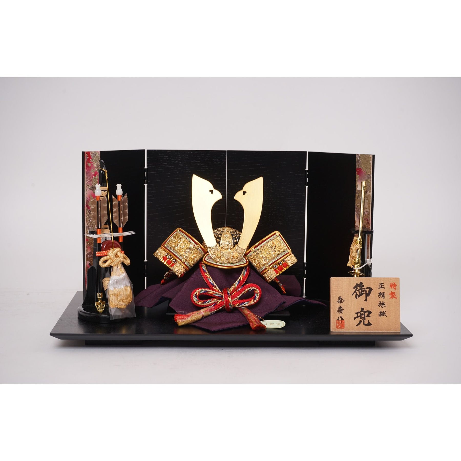 金赤兜 平飾り